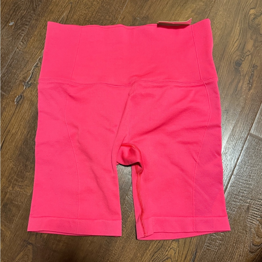 NWT 6” high rise bike shorts